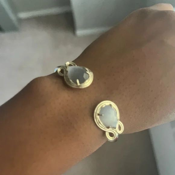 Kendra Scott Gold Bracelet with blue Stones - Picture 6 of 13